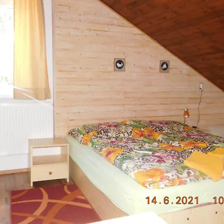 Privat Alena بيت ضيافة هاراشوف